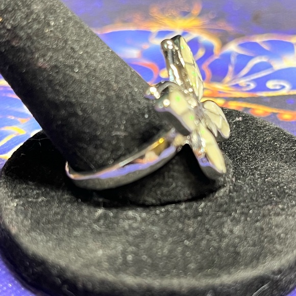 Pretty butterfly -cream/white “fireopal” ring silver tone - Picture 3 of 8